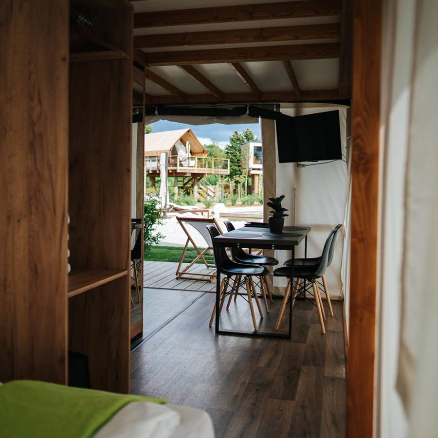 Lakeside-Family-Tent-1