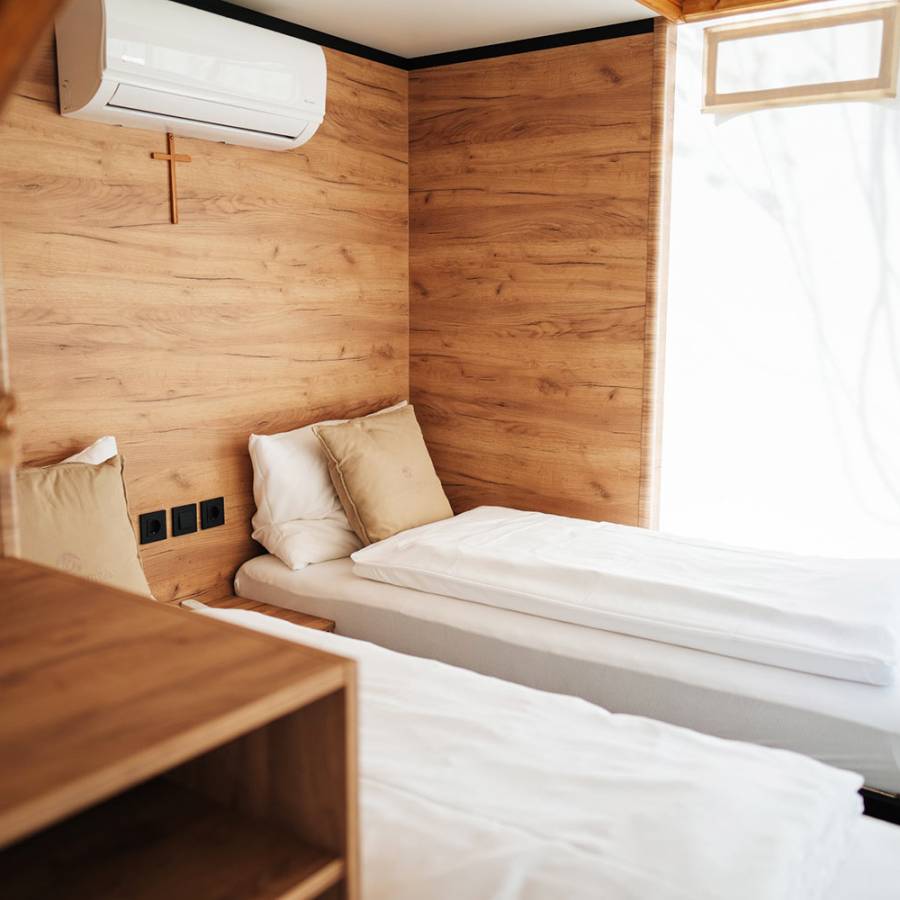 Lakeside-Family-Tent-3