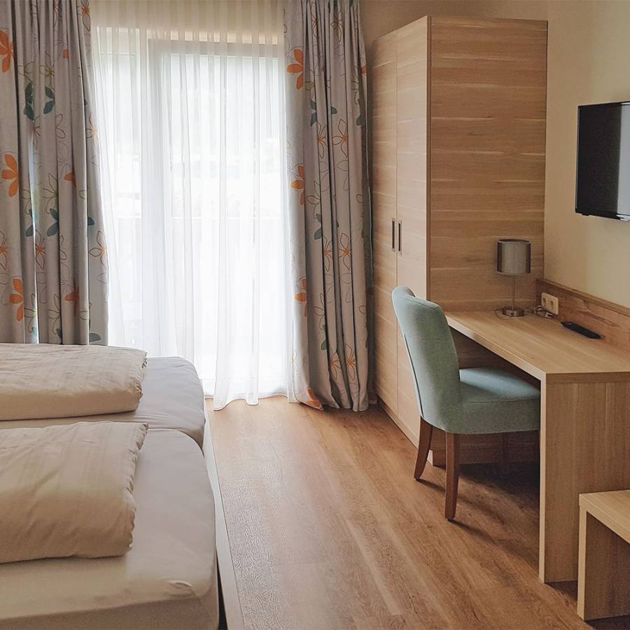 Z3-Doppelzimmer-mit-Balkon-1