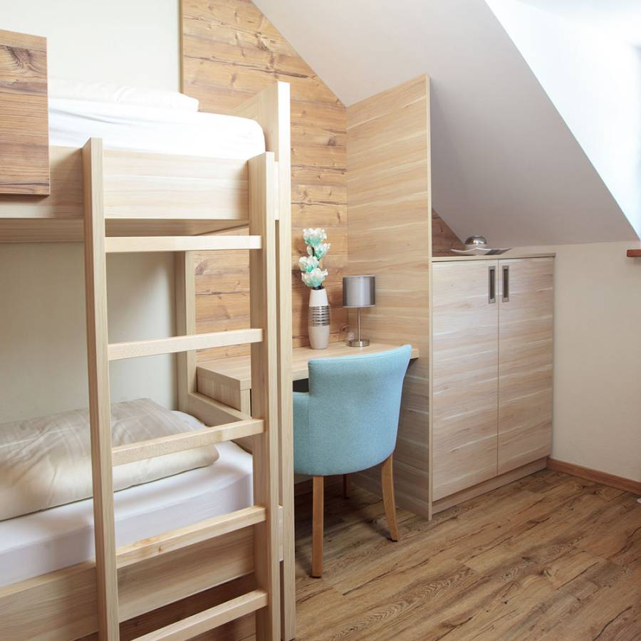 Z16-Familienzimmer-4-Betten-mit-Balkon-1