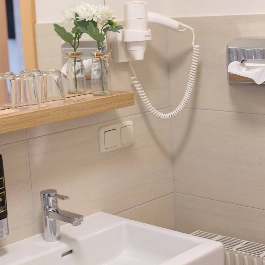 Z7-Doppelzimmer-ohne-Balkon-2