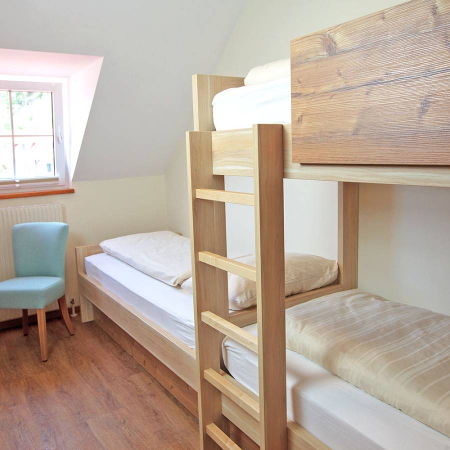 Z2-Familienzimmer-5-Betten-mit-Balkon-1