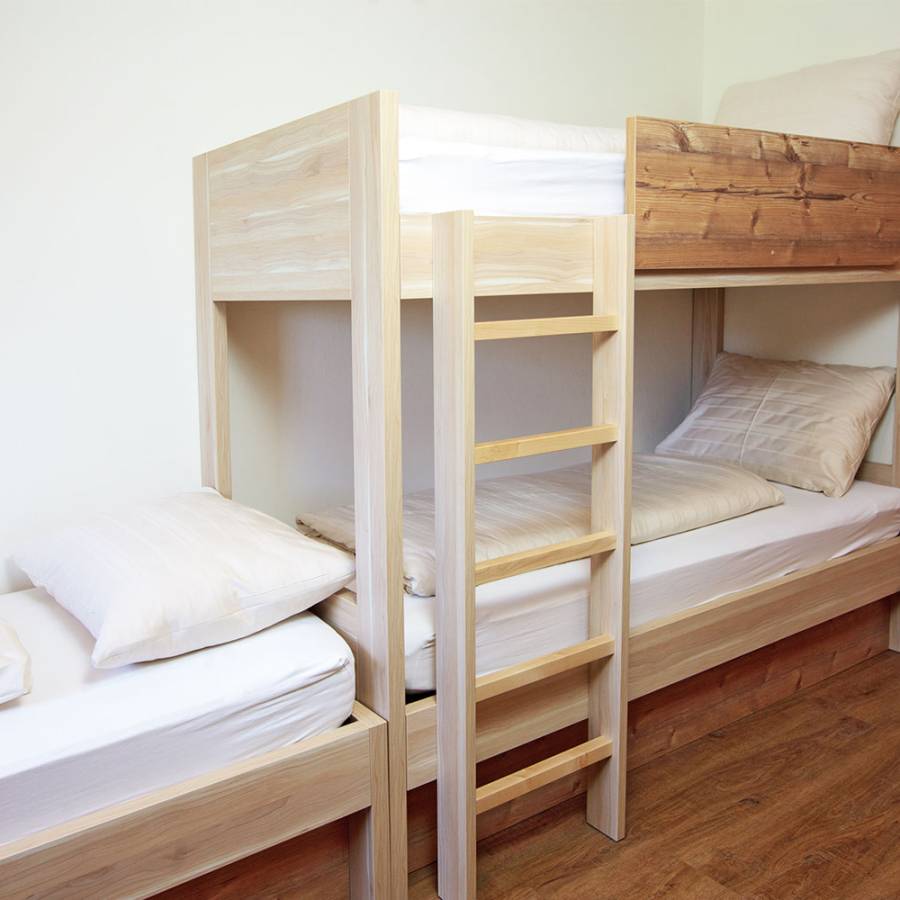 Z2-Familienzimmer-5-Betten-mit-Balkon-2