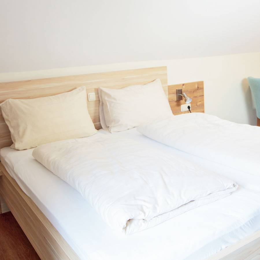 Z2-Familienzimmer-5-Betten-mit-Balkon-5