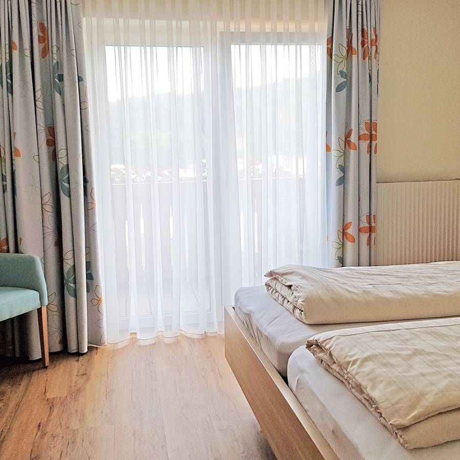 Z2-Familienzimmer-5-Betten-mit-Balkon-9