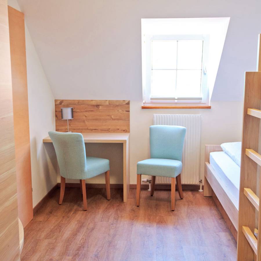 Z2-Familienzimmer-5-Betten-mit-Balkon