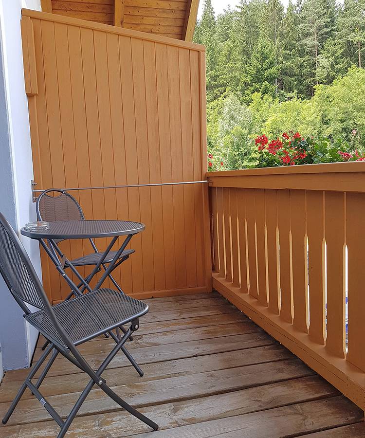 Z14-Familienzimmer-3-Betten-mit-Balkon-8-jpg